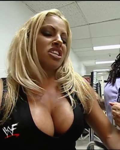 Trish backstage on Raw 7/00 IG