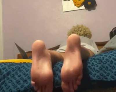 Amateur college girl from tiktok sent me a foot video @c5milll on ig