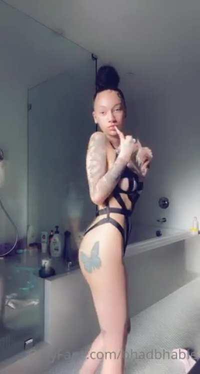 Like fr you'll paying 80$ for Bhad Bhabie ONLYFANS bitch this mf made 1M$ in 3 hours for this sh$$t?