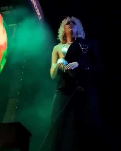 teasing and smacking her phat ass onstage