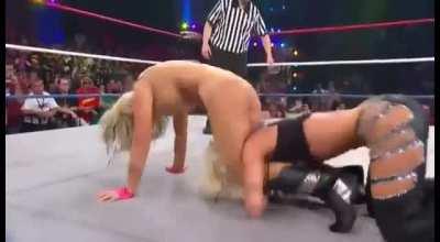 Madison Rayne scissor stomp Angelina love