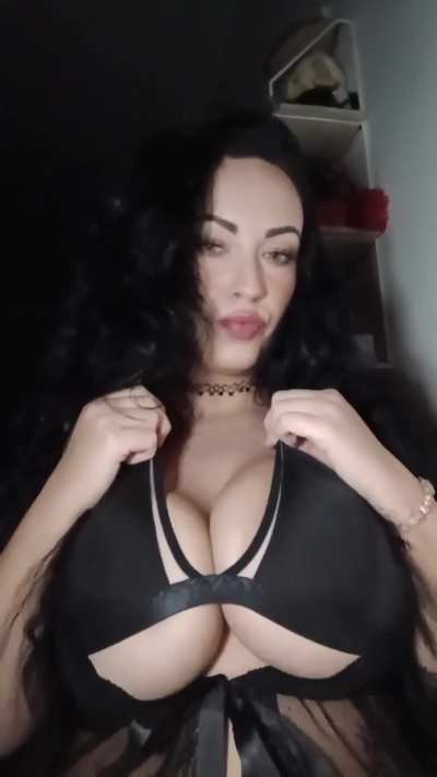 Would you enjoy an evening with this milf?