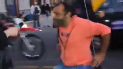 How does it work? Look, it's quite simple, stay there.