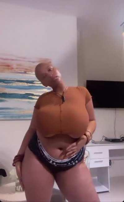 Way too sexy!!! ❤️