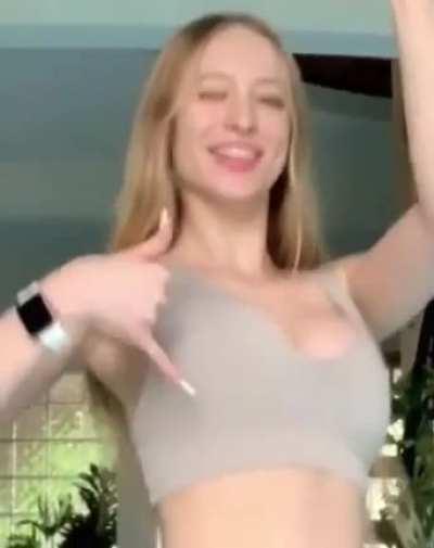 She just perfecttt!!💦💦