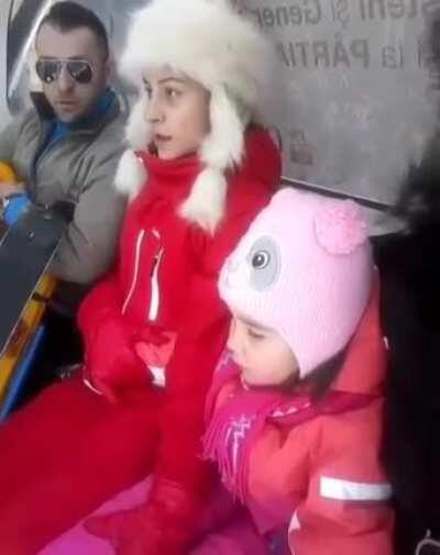 Pe pace la munte ca de i intorc una la nevasta nu mai are cu ce sa i mestece la asta mica.