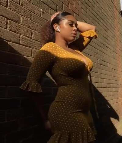 sexy pose w/ seductive dancing