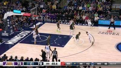 [Highlight] Lebron shoves Gobert off and yells at him as both try to battle for position