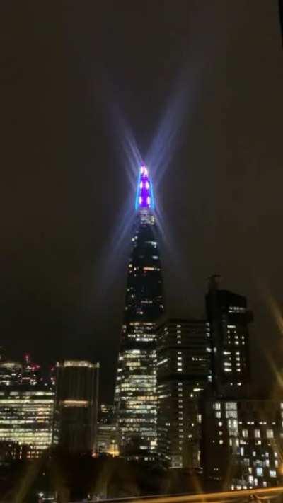 I’d like to know what the person doing this to the Shard at 3am is on and I’d like some of it