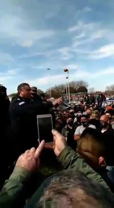 LaMatanza. El Jefe de Policía García se dirige a sus 