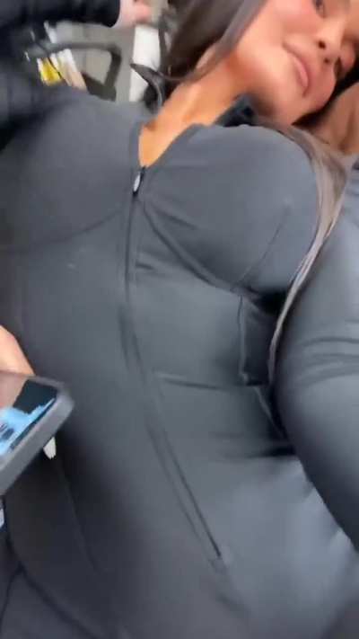 who is that lucky person grabbing Kylie from behind lol