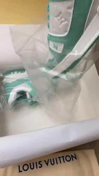Tiffany Blue LV Trainers unboxing! From jelly