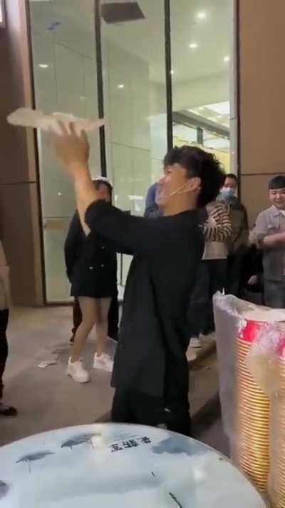 Skills of the street food chef..