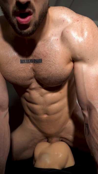 Who could provide me a real and nice butt that I can fuck like this?😏