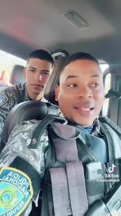 Dominican cops making the streets safer 💪🏼🇩🇴💯