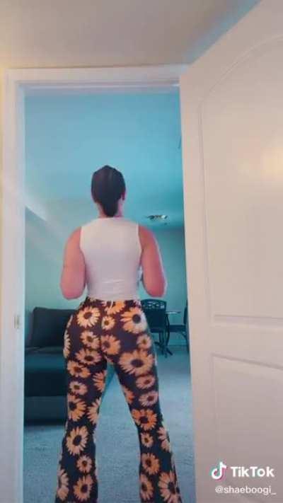 Soft & Jiggly No.160 (You Just Know That Booty Soft And Jiggly) 😍🤤
