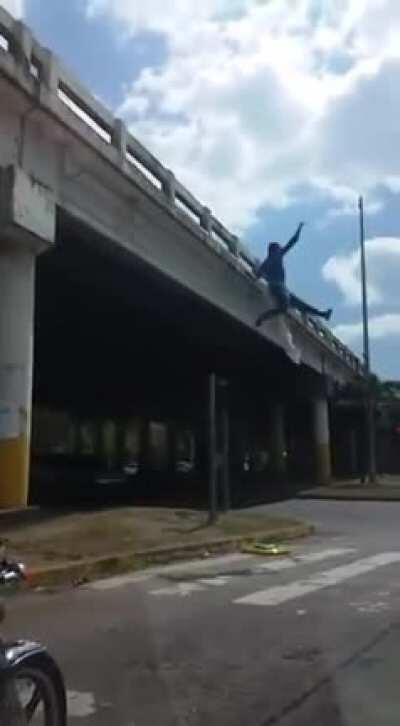 Joder que grande el Spiderman panameño 🤣👌🇵🇦