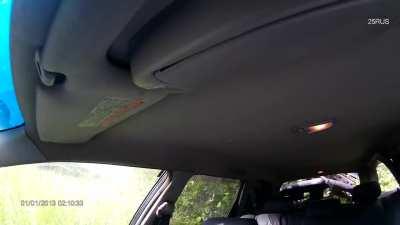 The driver of the fielder decided to go around the pit in the wrong place, which forced the driver of the Toyota Caldina to fly into the ditch (Vladivostok)