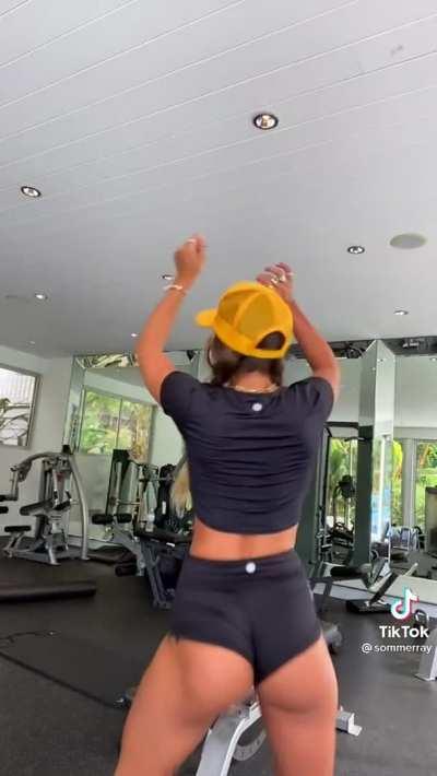 Upvote if you would smash her