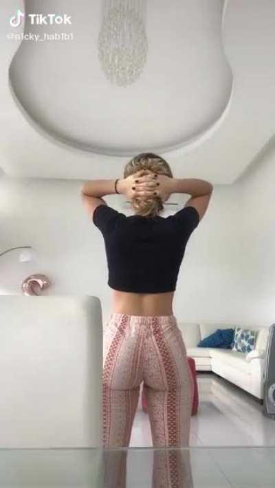 Thicc 🍑 & Ready To Get Hit 👊🏼 Tik Tok 🎶