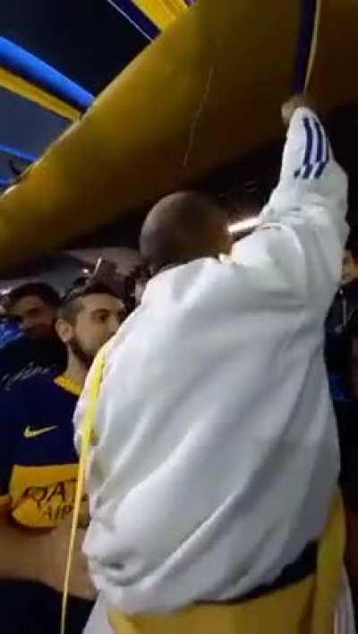 Ascensor nivel boke en la bombonera