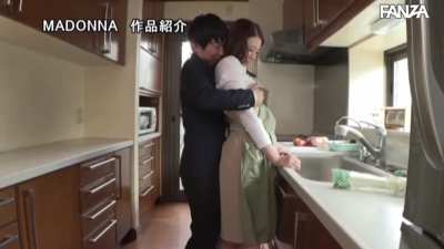 URE-090 live-action remake of doujin mommy x son! Ririko Kinoshita