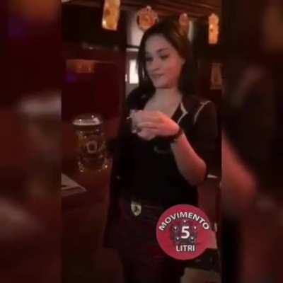 С такой по барам лучше не ходить