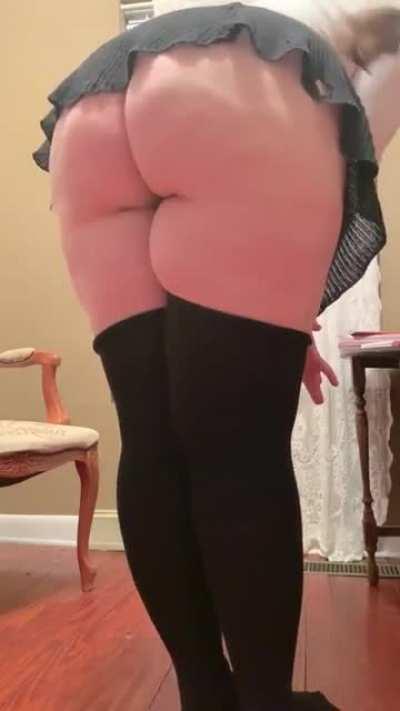 my thighs are thick and my ass is jiggly❤️