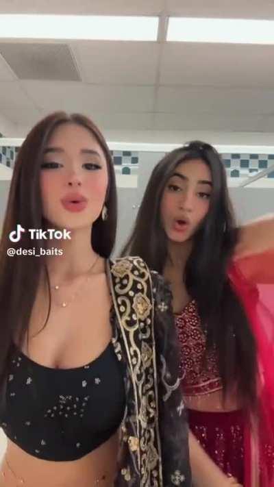 Pretty women 😍 which women would you choose? 