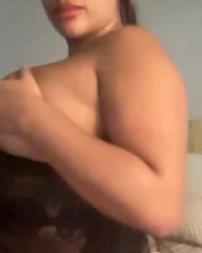 nipple squeezes make me so wet