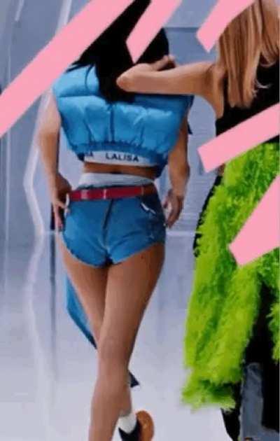 I couldn't resist spanking Lisa's ass if she walks like that in front of me 🤤