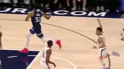 [Highlight] KAT catches a pass while running out of bounds, narrated by Zach Lowe