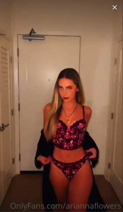 Arianna Flowers OF it’s goes crazy omg and she got friends on there! DM FOR HER CONTENT$$$$ CASHAPP