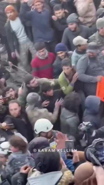 An entire family was saved in northern Syria after +40 hours of rescue operations