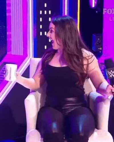 Nikki's thighs 😍