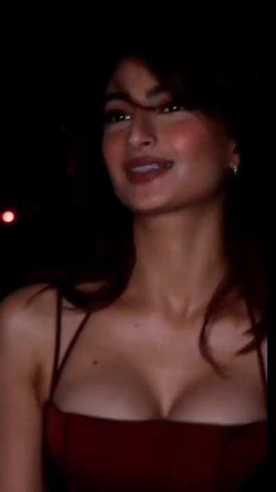 Tonight's Escort featuring Palak Tiwari. Naughty Cameraman could not control himself from oogling in her Flashy Tits btw.