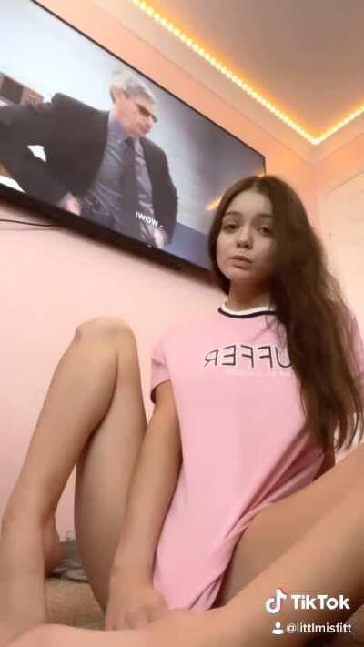 Cute Brunette Showing Off 😈