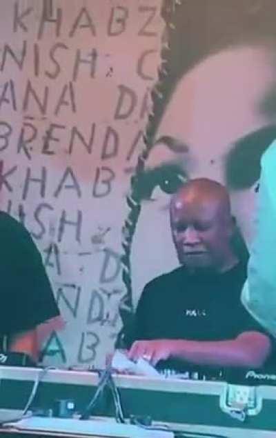 Presidential enough ? Some prefer Golf ,Juju prefers the decks.