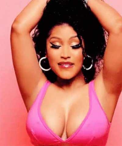 Nicki shaking those fat titties 🥛😈