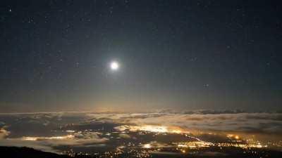 My latest timelapse of the moonset over Maui, viewed from the Heleakala Volcano summit observatory. Humanity never stops moving, even on the islands.
