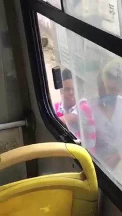 Woman coughing without mask in a public bus gets invited to leave (Brazil)