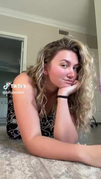 This trend makes me hard only because her big cakes!