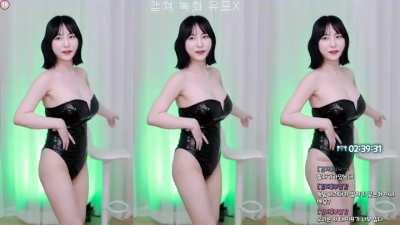 y970308 dances to Bubble Pop