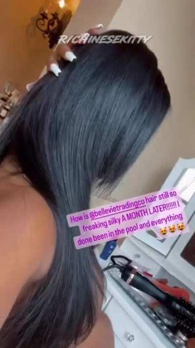 Move your hair, I’m trying to see something 👀