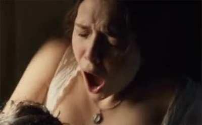 Mommy Elizabeth Olsen O face