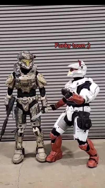 There are two types of Halo Cosplayers