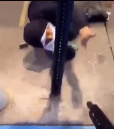 A looter was caught by a Korean store owner (Are the Roof Koreans back?)