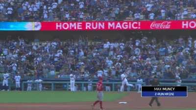 [Highlight] [Highlight] Max Muncy hits a 400 foot dong to make it a 2-0 game in the 1st