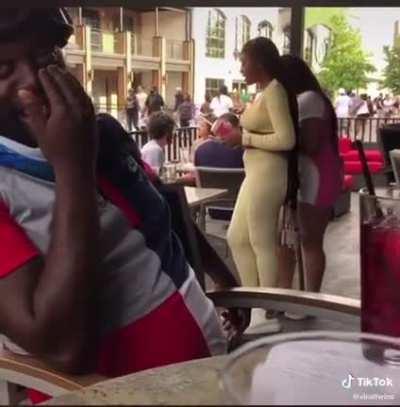 These idiots ran out on their bill but forgot their keys at the table. Everyone enjoyed the instant karma lol.