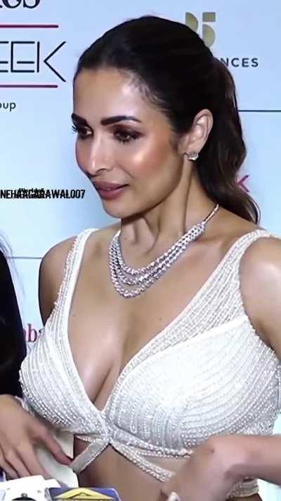 Malaika Arora Milky White Babe 😘